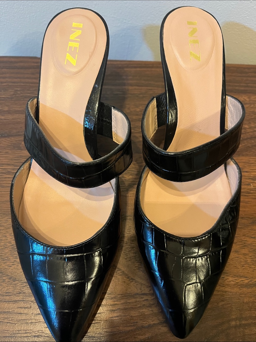NWOT INEZ Black Croc-Embossed Pointed Toe Mule